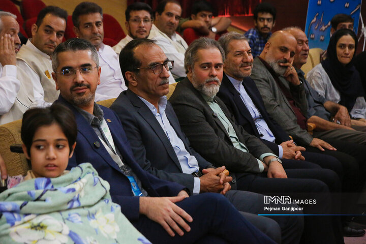 حضور عوامل سی‌و‌هفتمین جشنواره بین‌المللی فیلم‌های کودکان و نوجوانان در بیمارستان امام حسین(ع)