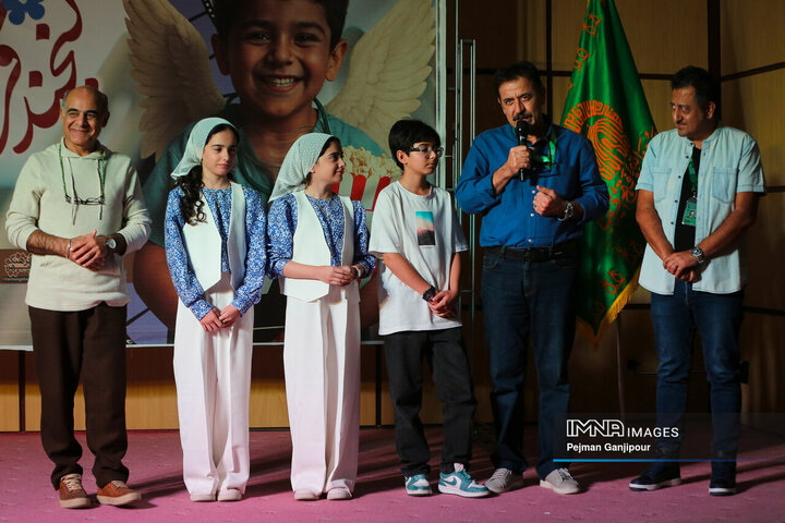 حضور عوامل سی‌و‌هفتمین جشنواره بین‌المللی فیلم‌های کودکان و نوجوانان در بیمارستان امام حسین(ع)