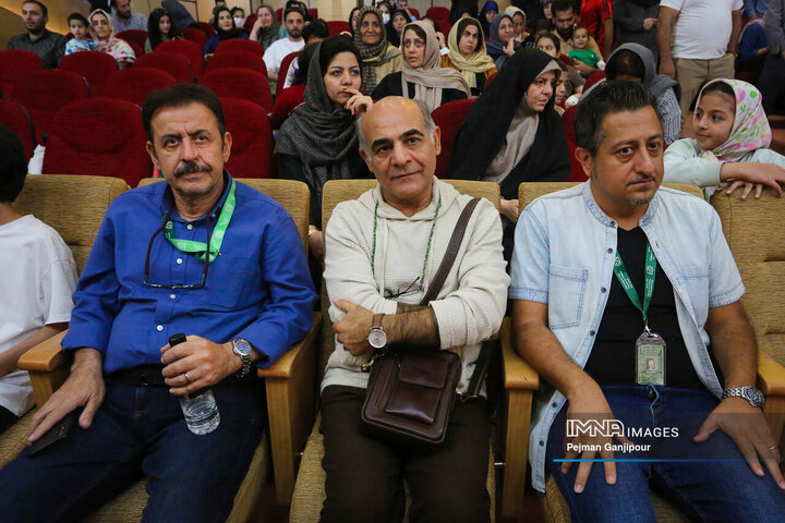 حضور عوامل سی‌و‌هفتمین جشنواره بین‌المللی فیلم‌های کودکان و نوجوانان در بیمارستان امام حسین(ع)
