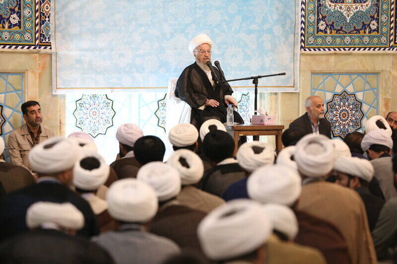 مراجع تقلید آشوبگری در شهرهای مختلف کشور را محکوم کردند