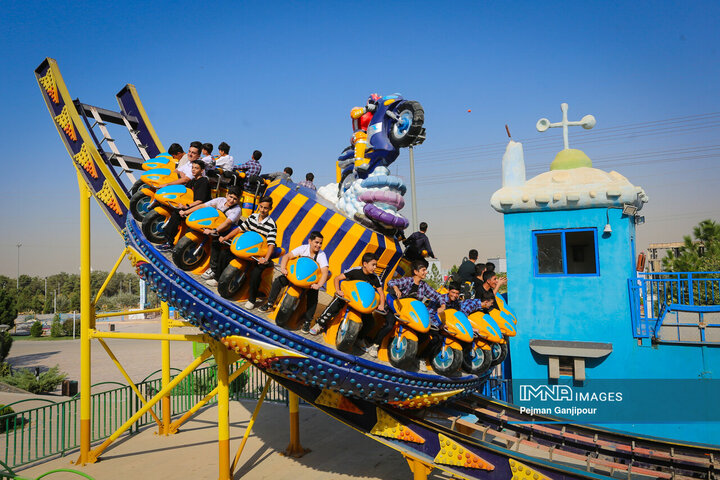 تخفیف ۵۰ درصدی ابرسازه‌های تفریحی اصفهان ویژه هفته دانش‌آموز