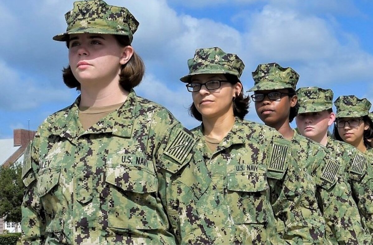 سربازی دختران در چه کشورهایی اجباری است؟