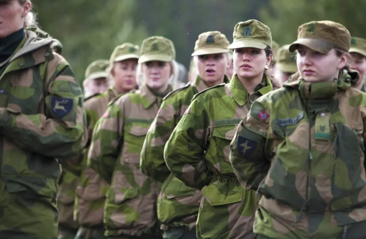 سربازی دختران در چه کشورهایی اجباری است؟