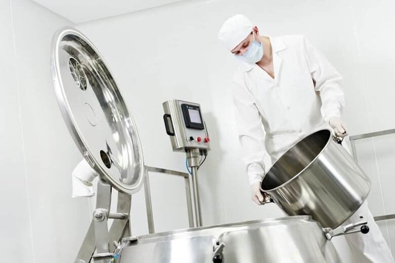 انجام آزمایش برای تشخیص مواد شیمیایی اصلی از تقلبی