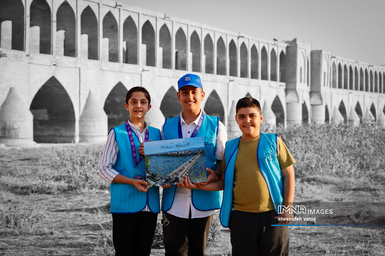 زایندهرود جاری باشد، حال ایران خوب میشود