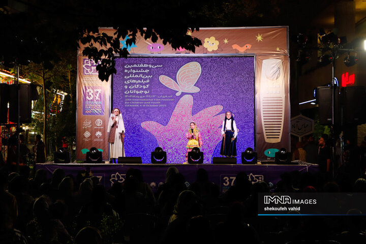 ناشنوایان به تماشای آثار جشنواره نشستند