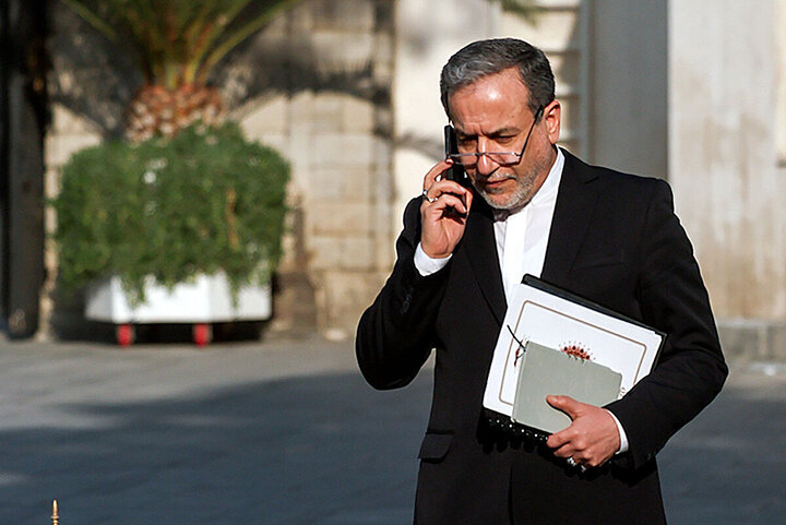 عراقچی: تماسی با ویتکاف نداشتم