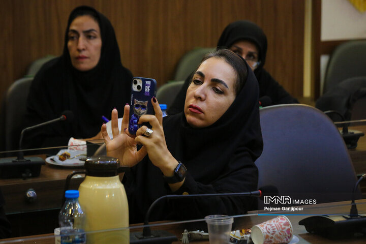 نشست خبری رئیس کمیسیون اقتصادی، سرمایه گذاری و گردشگری شورای اسلامی شهر اصفهان