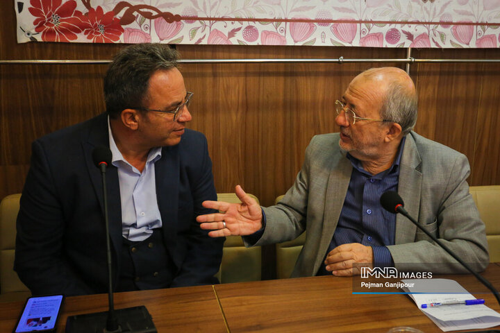 نشست خبری رئیس کمیسیون اقتصادی، سرمایه گذاری و گردشگری شورای اسلامی شهر اصفهان