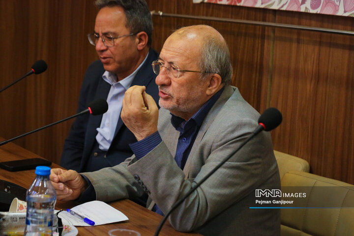 نشست خبری رئیس کمیسیون اقتصادی، سرمایه گذاری و گردشگری شورای اسلامی شهر اصفهان