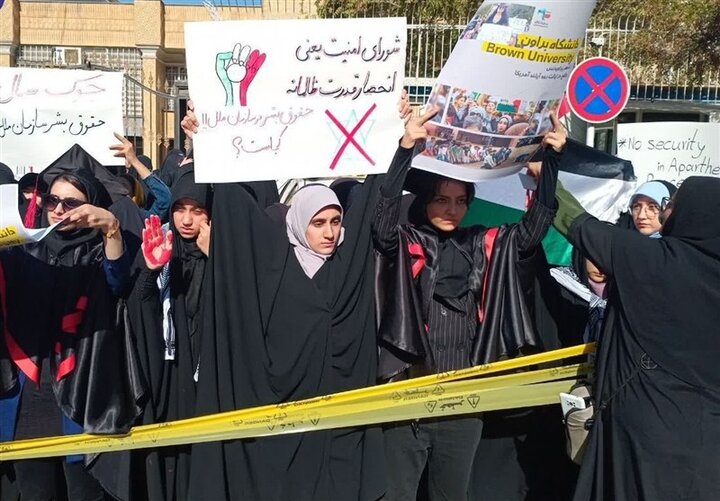 تجمع دانشجویان مقابل دفتر سازمان ملل در مشهد در محکومیت جنایات رژیم صهیونیستی