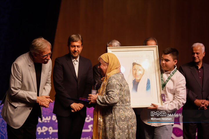 مراسم اختتامیه سی‌وهفتمین جشنواره بین‌المللی فیلم‌های کودکان و نوجوانان