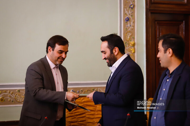 جلسه هیئت امنای مجتمع فرهنگی مطبوعاتی اصفهان