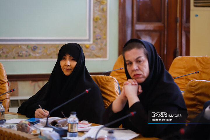 جلسه هیئت امنای مجتمع فرهنگی مطبوعاتی اصفهان