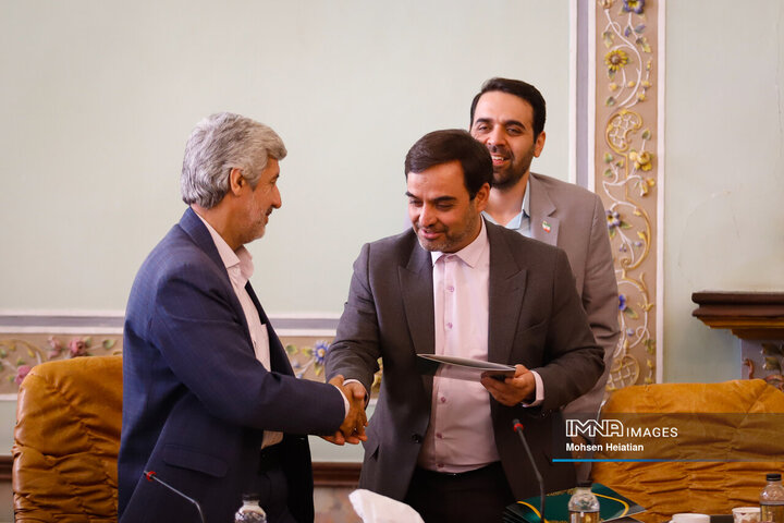 جلسه هیئت امنای مجتمع فرهنگی مطبوعاتی اصفهان