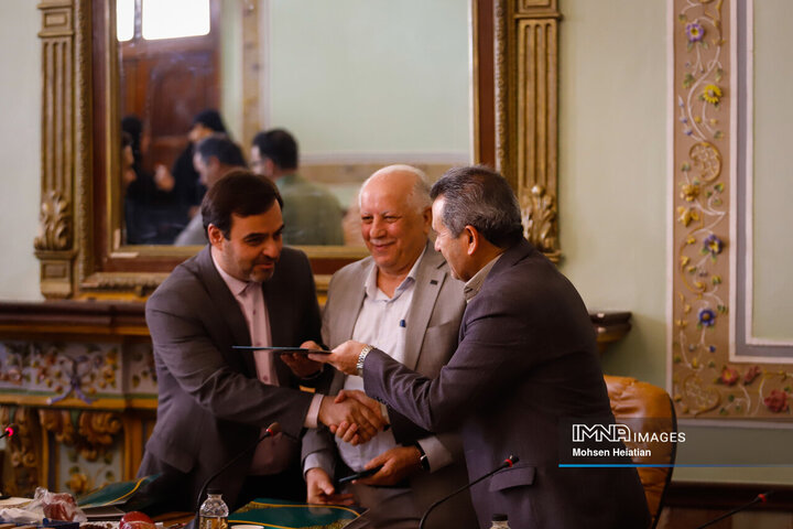 جلسه هیئت امنای مجتمع فرهنگی مطبوعاتی اصفهان
