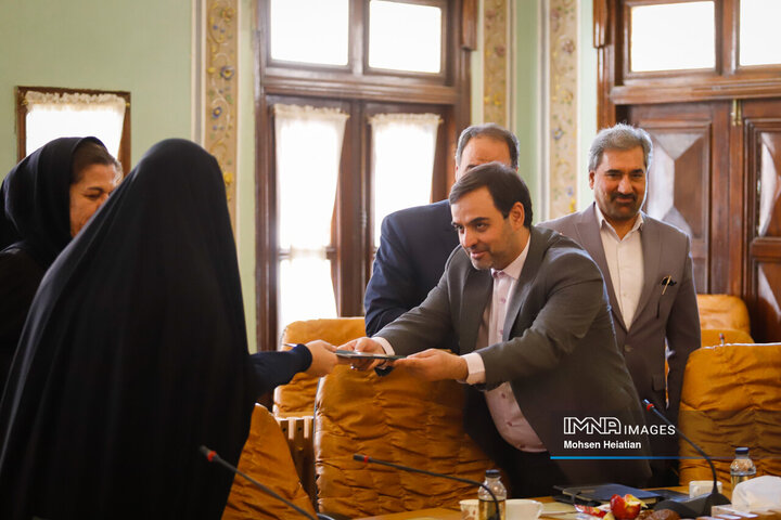 جلسه هیئت امنای مجتمع فرهنگی مطبوعاتی اصفهان