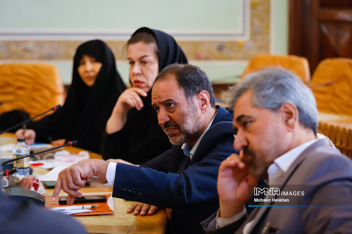 جلسه هیئت امنای مجتمع فرهنگی مطبوعاتی اصفهان