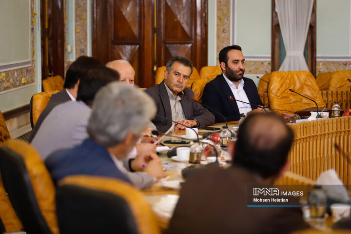 جلسه هیئت امنای مجتمع فرهنگی مطبوعاتی اصفهان