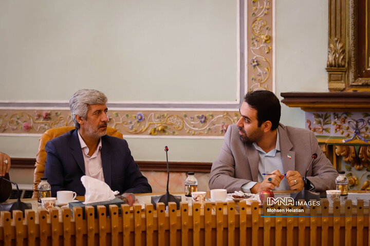 جلسه هیئت امنای مجتمع فرهنگی مطبوعاتی اصفهان