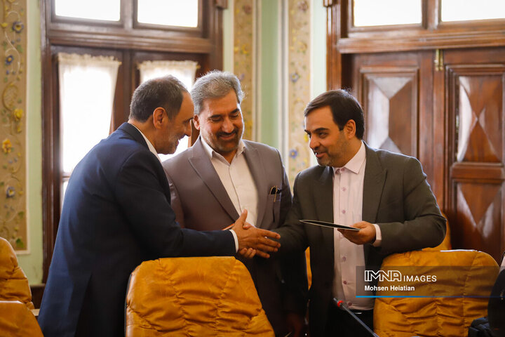 جلسه هیئت امنای مجتمع فرهنگی مطبوعاتی اصفهان