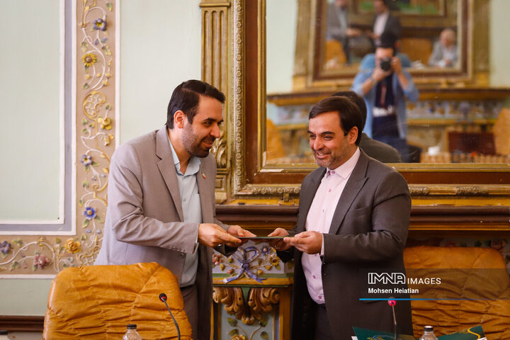جلسه هیئت امنای مجتمع فرهنگی مطبوعاتی اصفهان