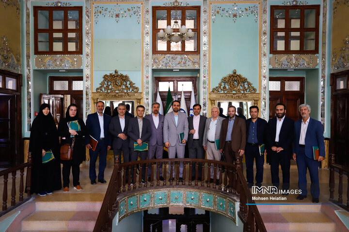 جلسه هیئت امنای مجتمع فرهنگی مطبوعاتی اصفهان