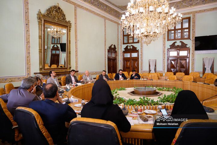 جلسه هیئت امنای مجتمع فرهنگی مطبوعاتی اصفهان