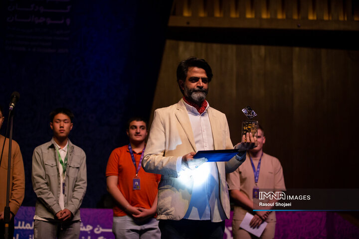 مراسم اختتامیه سی‌وهفتمین جشنواره بین‌المللی فیلم‌های کودکان و نوجوانان