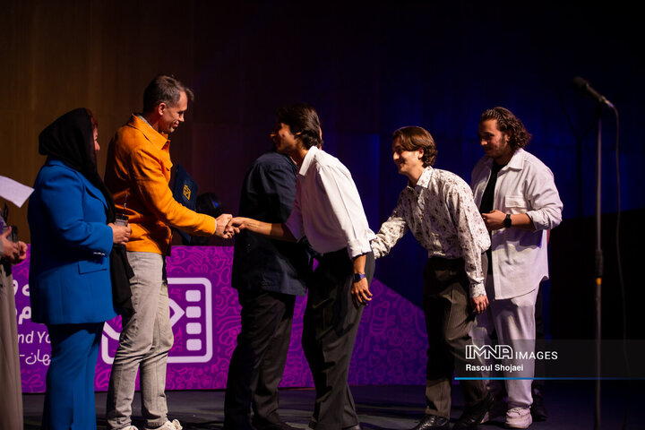 مراسم اختتامیه سی‌وهفتمین جشنواره بین‌المللی فیلم‌های کودکان و نوجوانان