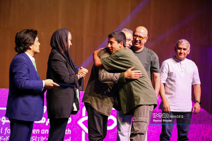 مراسم اختتامیه سی‌وهفتمین جشنواره بین‌المللی فیلم‌های کودکان و نوجوانان