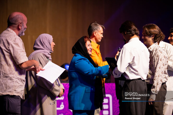 مراسم اختتامیه سی‌وهفتمین جشنواره بین‌المللی فیلم‌های کودکان و نوجوانان