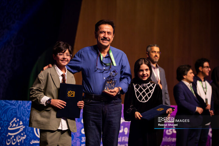 مراسم اختتامیه سی‌وهفتمین جشنواره بین‌المللی فیلم‌های کودکان و نوجوانان