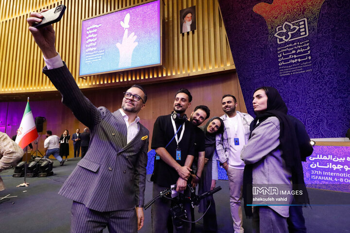 مراسم اختتامیه سی‌وهفتمین جشنواره بین‌المللی فیلم‌های کودکان و نوجوانان