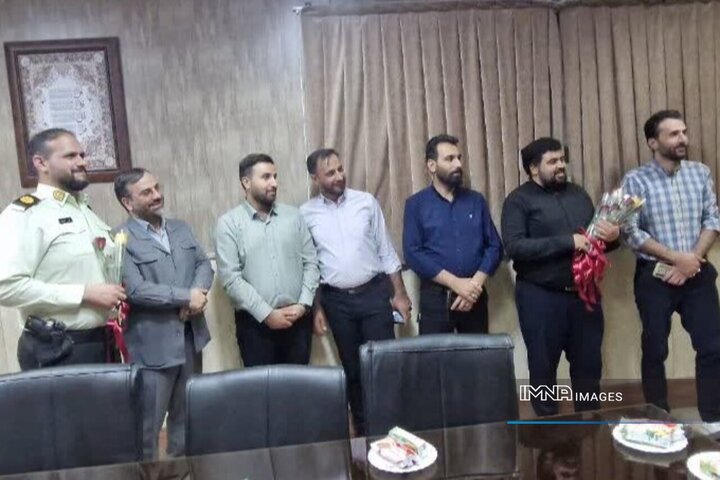 تقدیر مدیر منطقه ۱۴ اصفهان از کارکنان کلانتری ۱۹ کاوه به‌مناسبت هفته نیروی انتظامی