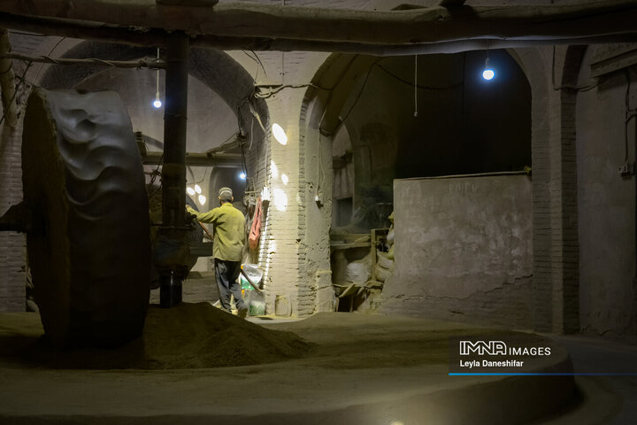 حنا بر دستان کویر؛ احیای آیین کهن «حنا سابی» در یزد