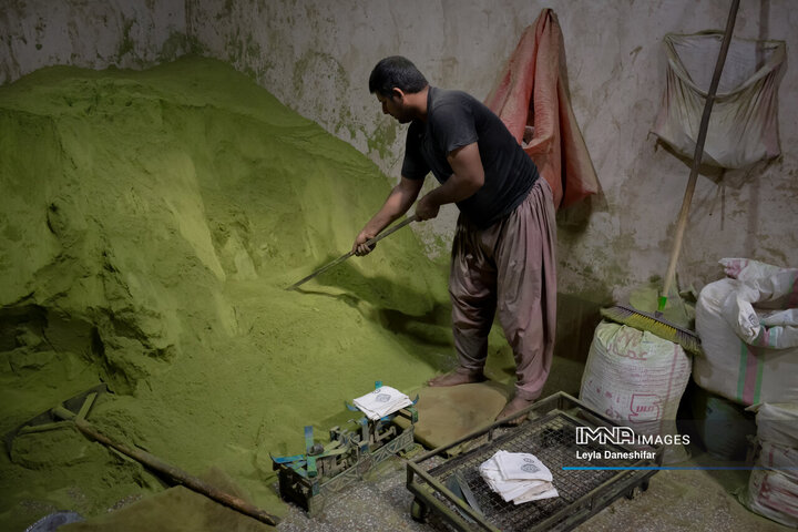 حنا بر دستان کویر؛ احیای آیین کهن «حنا سابی» در یزد