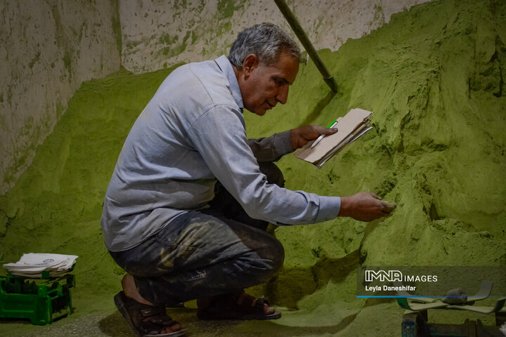 حنا بر دستان کویر؛ احیای آیین کهن «حنا سابی» در یزد