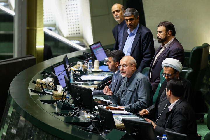 قالیباف: به جای بهینه‌سازی به‌دنبال واردات کالا از جمله بنزین هستیم