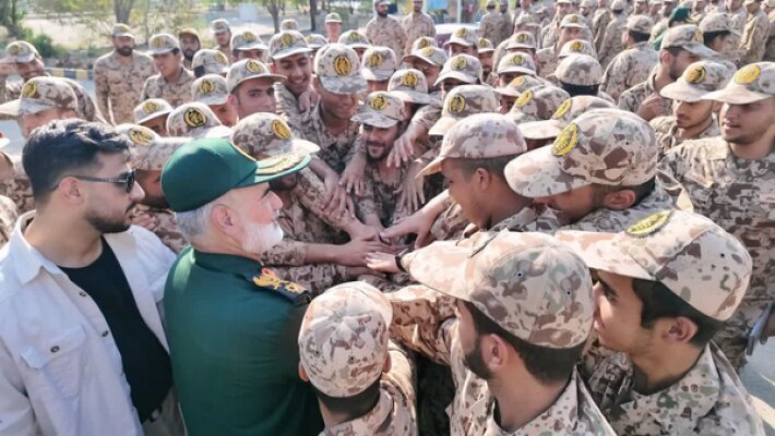 آماده دفاع قاطع از کشور هستیم