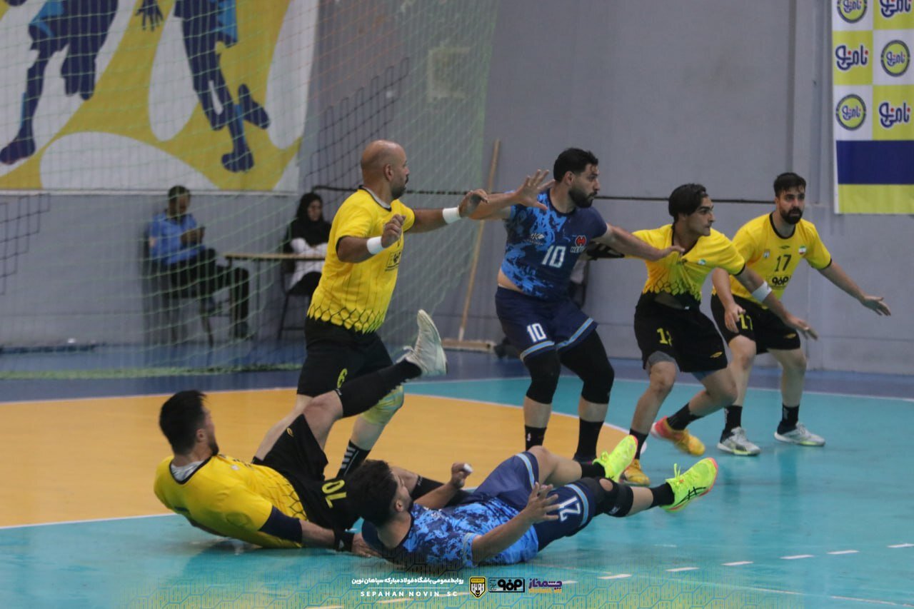 امیدوارم نتایج آبرومندانهای در لیگ هندبال کسب کنیم