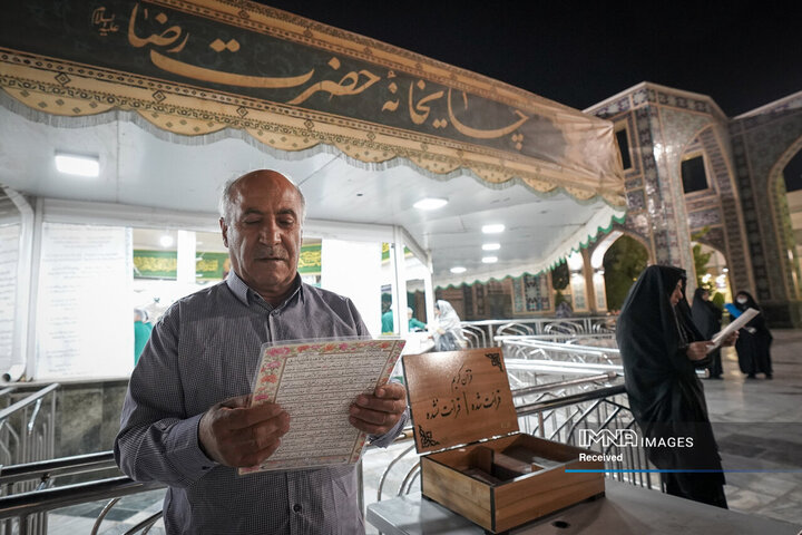 خادمی رزمندگان لشکر 14 امام حسین (ع) در چایخانه حضرت رضا (ع)