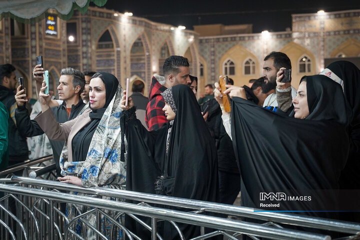 خادمی رزمندگان لشکر 14 امام حسین (ع) در چایخانه حضرت رضا (ع)