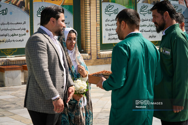 خادمی رزمندگان لشکر 14 امام حسین (ع) در چایخانه حضرت رضا (ع)