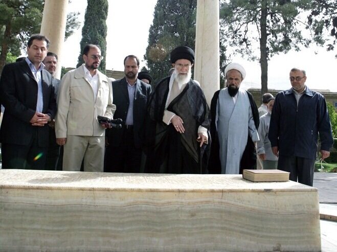 بزرگداشت حافظ، بزرگداشت قرآن است