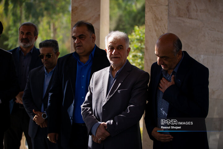 حضور اعضای شورای شهر اصفهان در شهرداری بهارستان