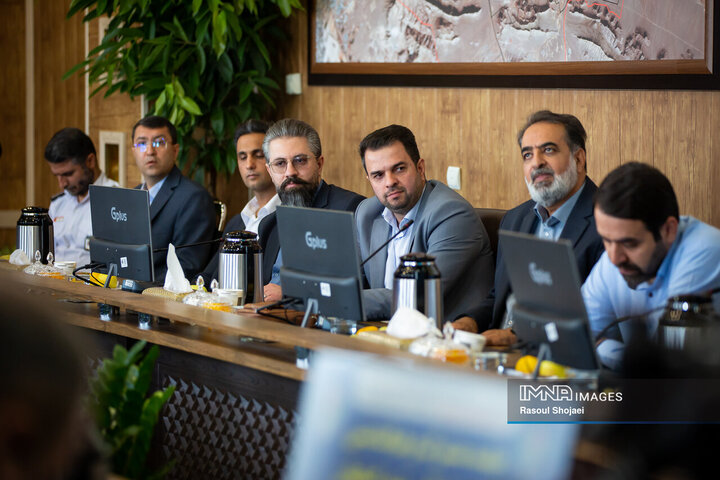 حضور اعضای شورای شهر اصفهان در شهرداری بهارستان