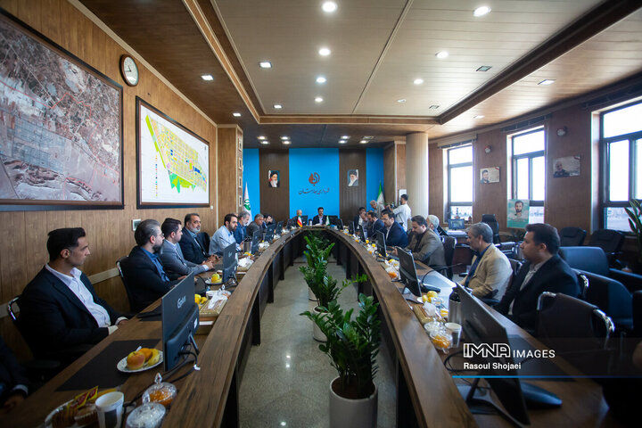 حضور اعضای شورای شهر اصفهان در شهرداری بهارستان