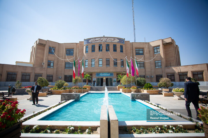 حضور اعضای شورای شهر اصفهان در شهرداری بهارستان