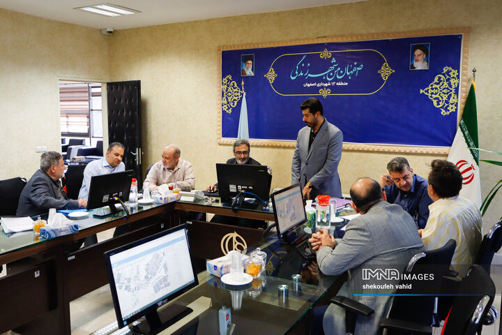 بررسی ۱۰ پرونده در کمیته نظارتی شورای شهر در منطقه ۱۳ اصفهان